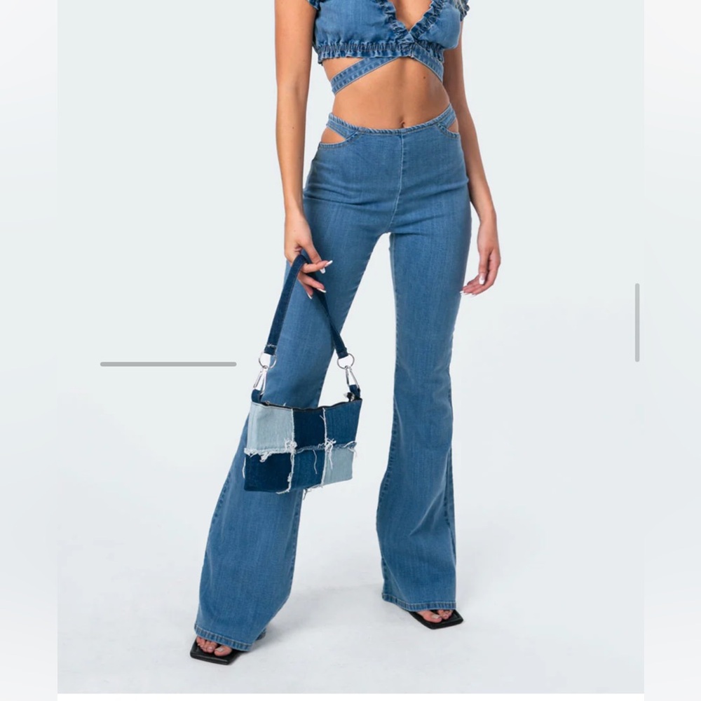 Edikted Kira Cut-Out Flare Jeans